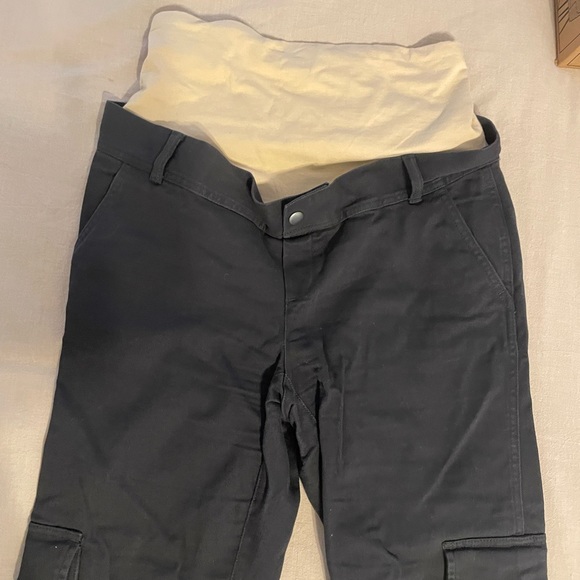 Gap maternity cargo pants black - Picture 3 of 4